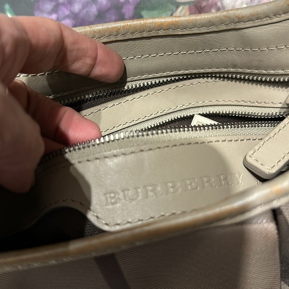 Burberry Canvas handbag preloved condition - Picture 6 of 7